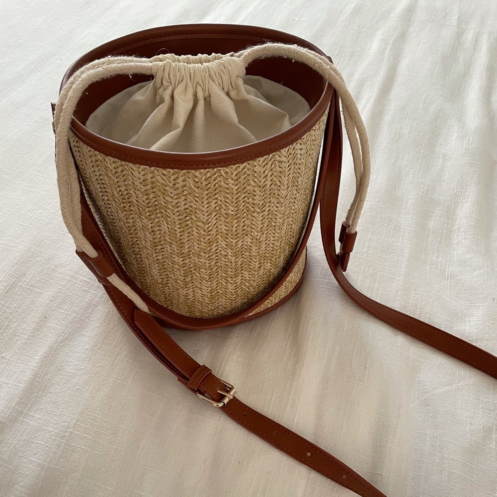 Straw Bucket Crossbody Bag